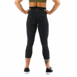TYR GYM Women’s High Rise Camo Blackout 3/4 Leggings -TYR Sales Store FTTMRB3A 001 main02